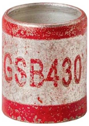 Ein rot und silber angestrichenes Metallobjekt mit der Aufschrift „GSB430