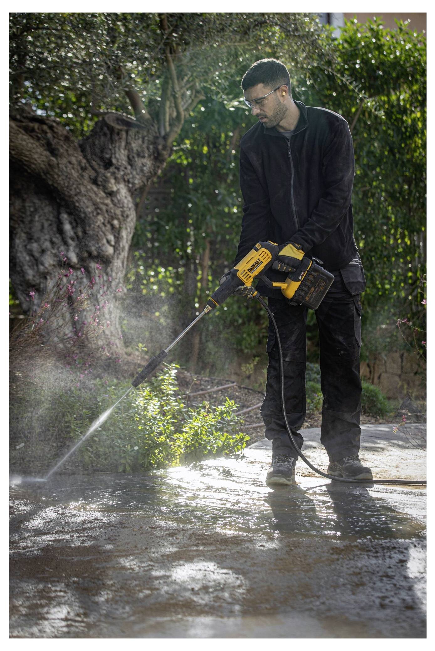 Ein einfahrbares Universalmesser mit der Marke 