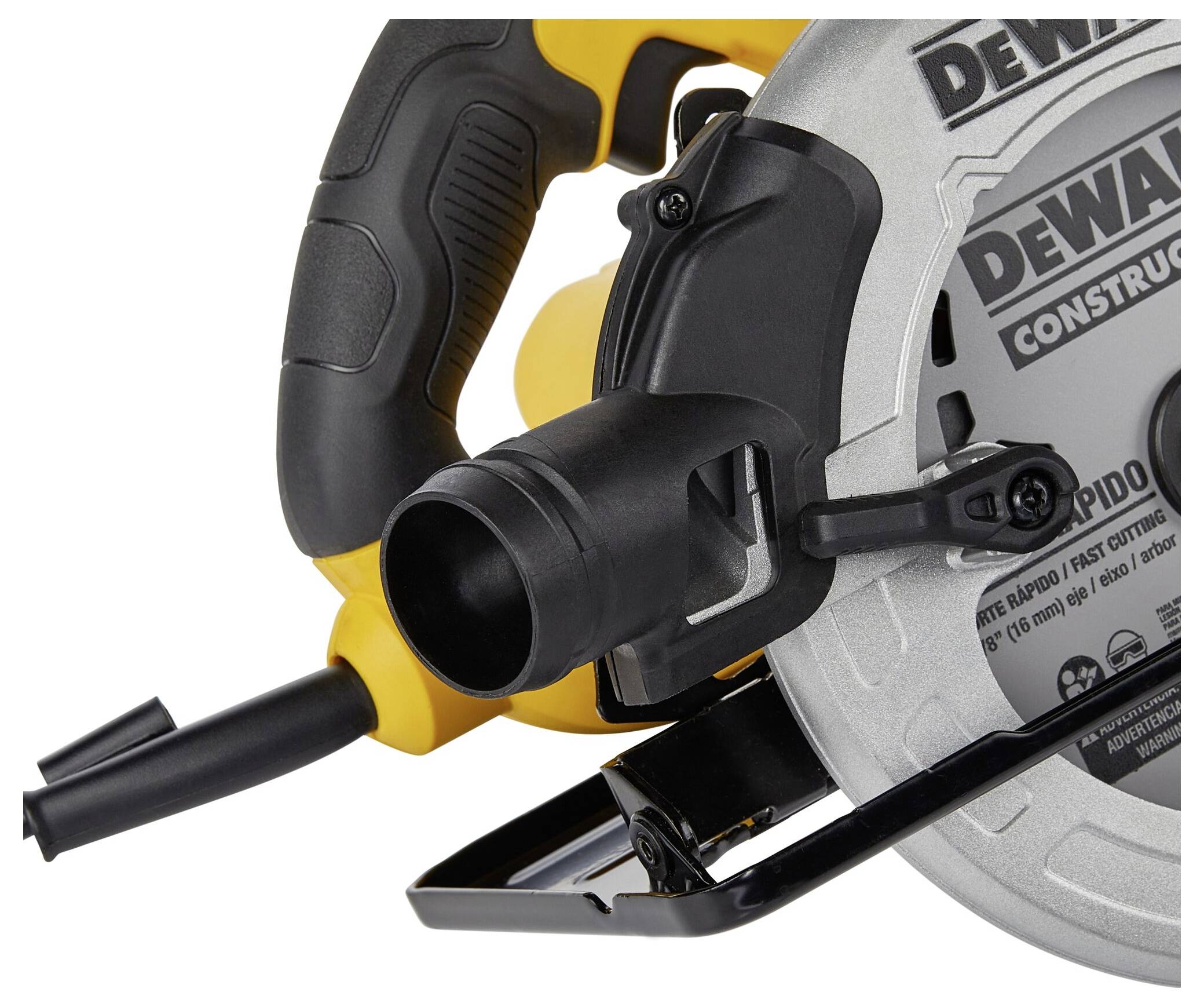 Eine Nahaufnahme einer Elektrosäge mit kreisförmigem Sägeblatt, mit schwarzem und gelbem Griff, wobei die Marke auf dem Metallgehäuse sichtbar ist.