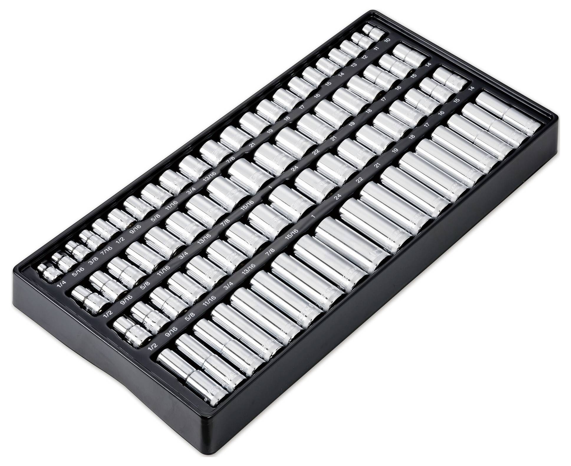 Ein Tablett, das eine Auswahl an silbernen Steckschlüsseln hält, organisiert in Reihen nach Größe, von klein bis groß, auf einem schwarzen Tablett.