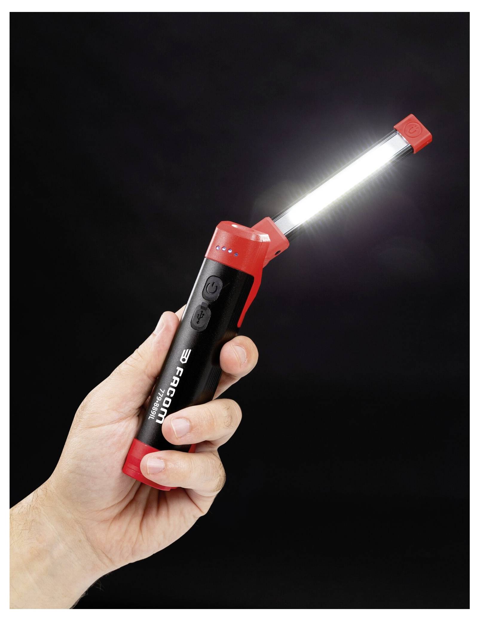 Ein schwarzes Stanley-Universalmesser mit ausfahrbarer Klinge und ergonomischem Griff, ausgestattet mit strukturierter Griffoberfläche und Sicherheitsverriegelungsmechanismus.