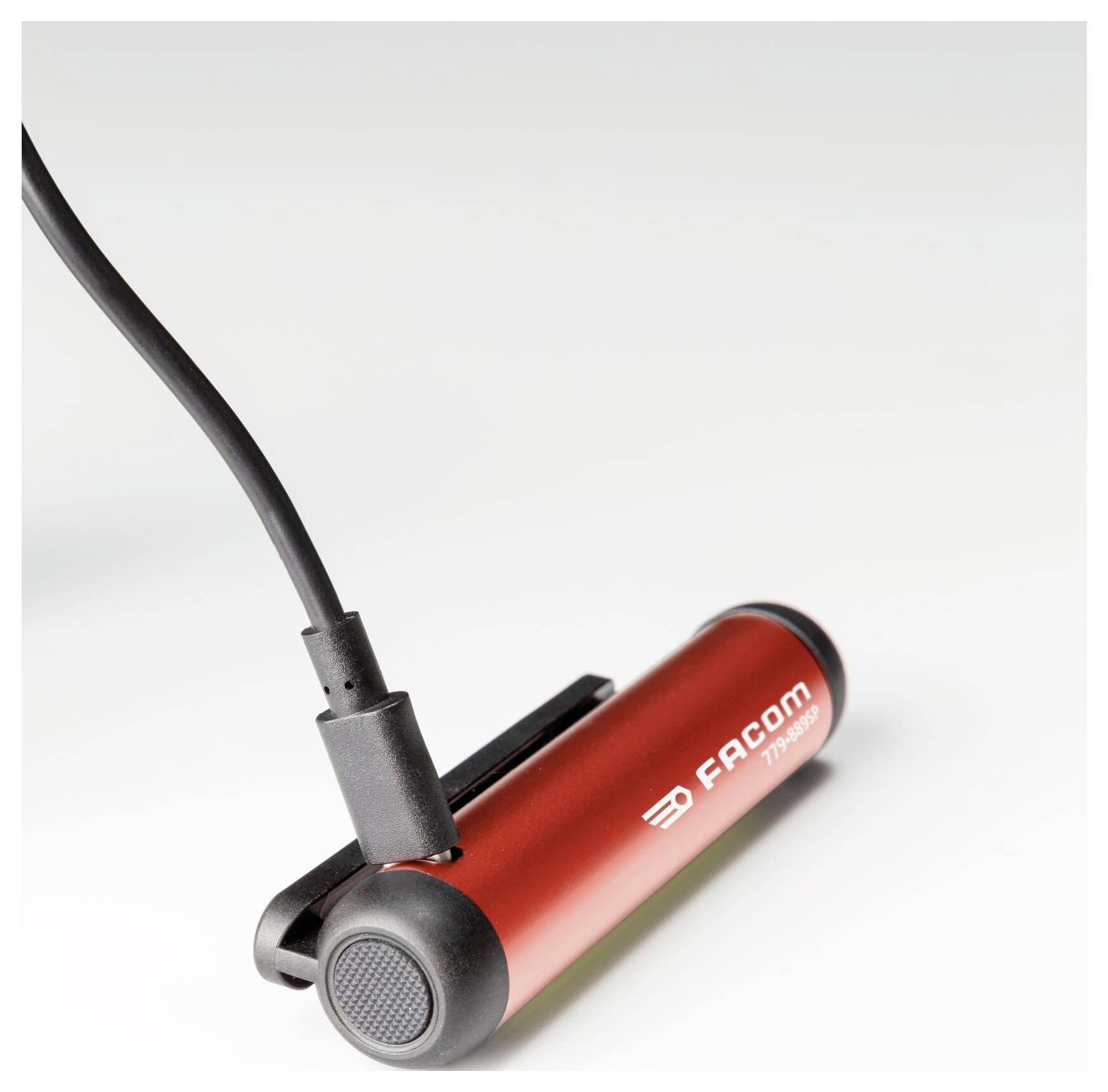 Nahaufnahme eines schwarzen Universalmessers mit 