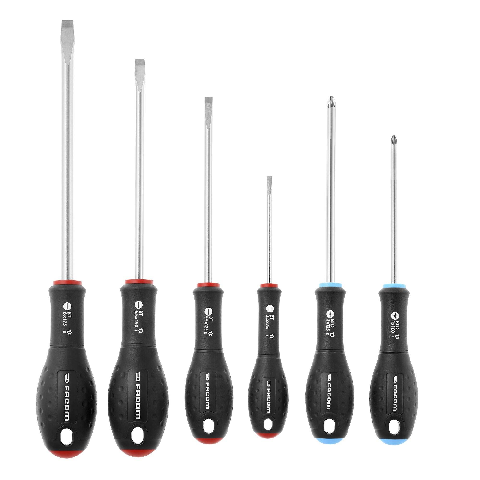 Ein Satz von sechs Schraubendrehern mit verschiedenen Kopftypen und Größen, mit ergonomischen schwarz-roten Griffen, in einer Reihe angeordnet.