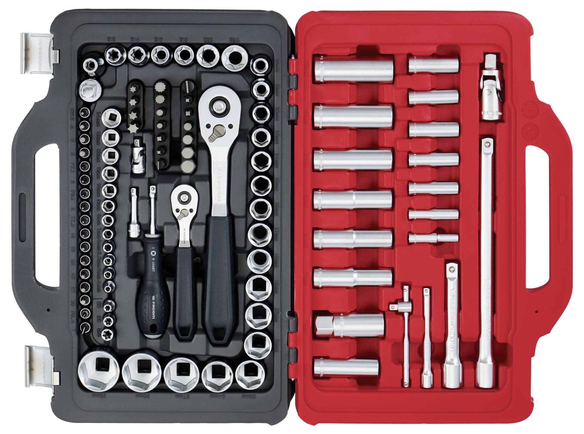 Ein umfassendes Steckschlüssel-Set mit verschiedenen Ratschenschlüsseln, Stecknüssen und Verlängerungen, übersichtlich organisiert in einem rot-schwarzen Koffer.
