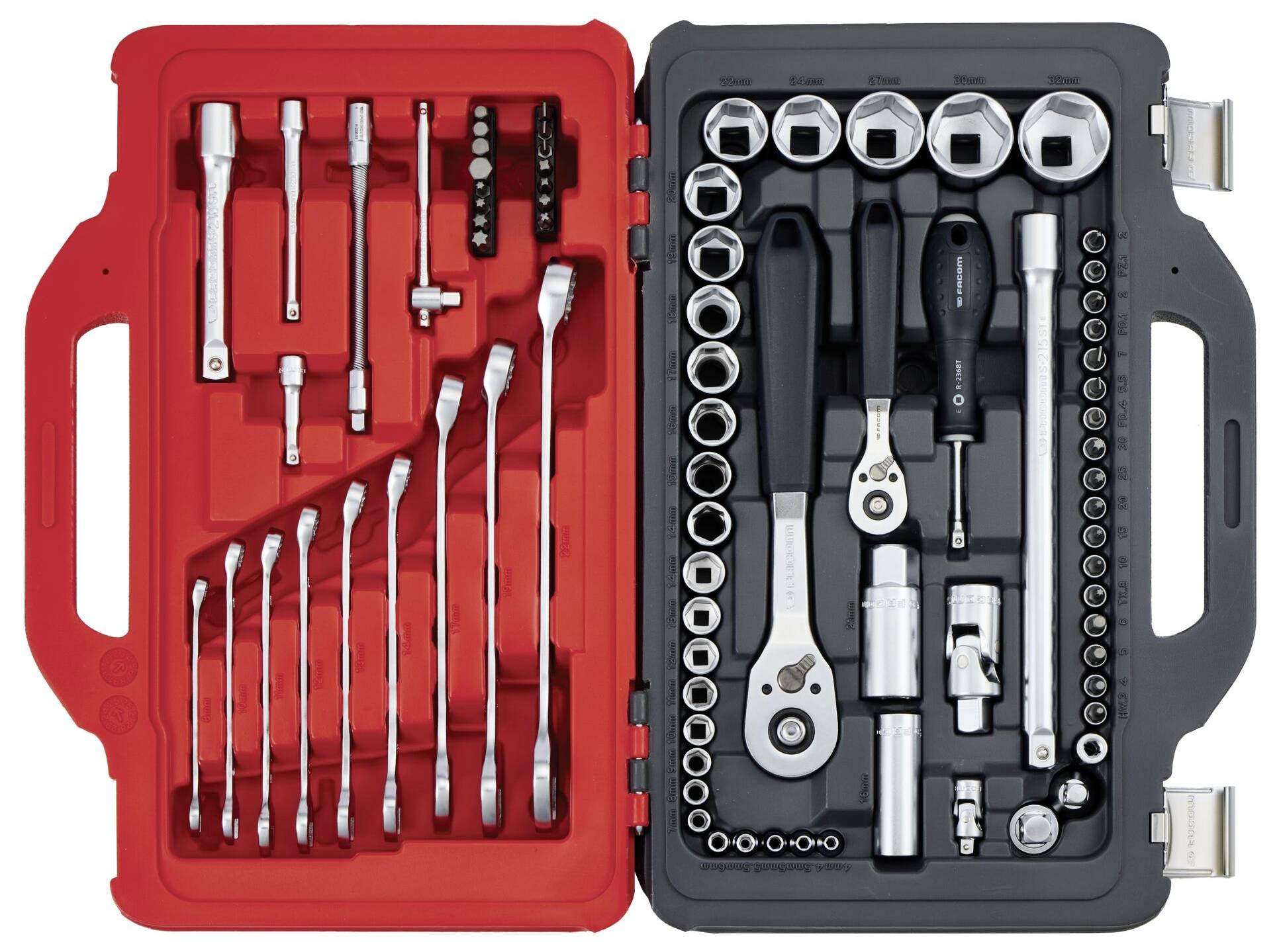 Eine Werkzeugkiste mit verschiedenen Schraubenschlüsseln, Ratschenschlüsseln, Stecknüssen und Verlängerungen, ordentlich in einem rot-schwarzen Koffer organisiert.