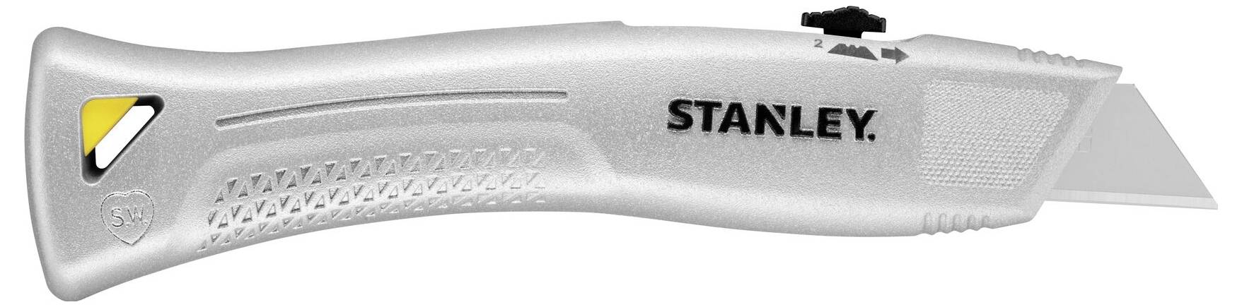 Eine Person mit Handschuhen benutzt ein digitales Messinstrument an einem Holzbalken auf einer Baustelle und konzentriert sich auf Genauigkeit.