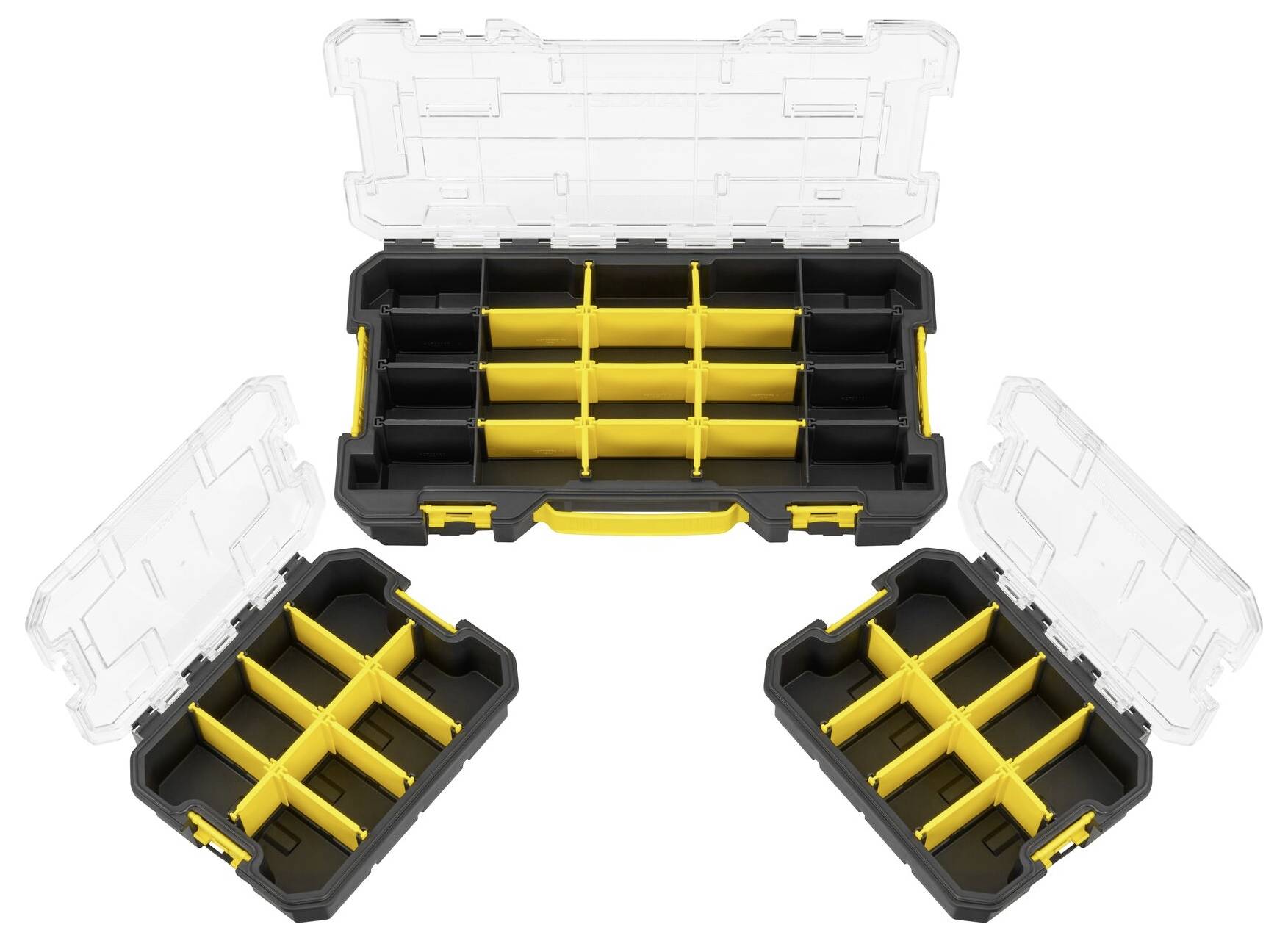 Eine Person, die eine rot-schwarze Taschenlampe in ihrer Hand gegen einen dunklen Hintergrund hält. Die Taschenlampe scheint eingeschaltet zu sein.