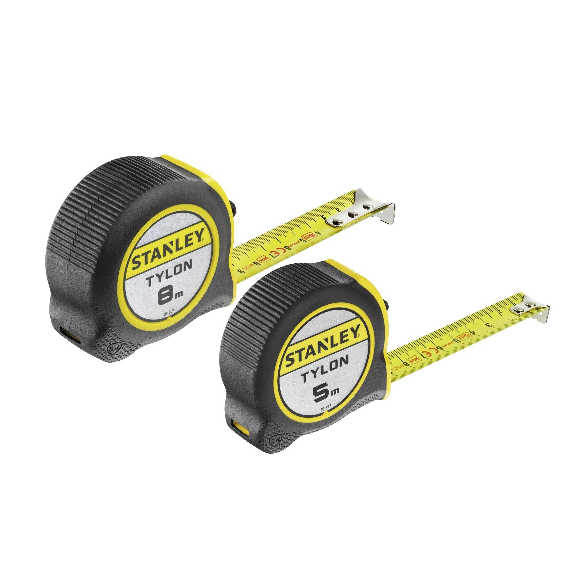 Zwei Stanley Tylon Stahllineal, eines mit 8 Metern und eines mit 5 Metern, mit verlängerten gelben Messbändern.