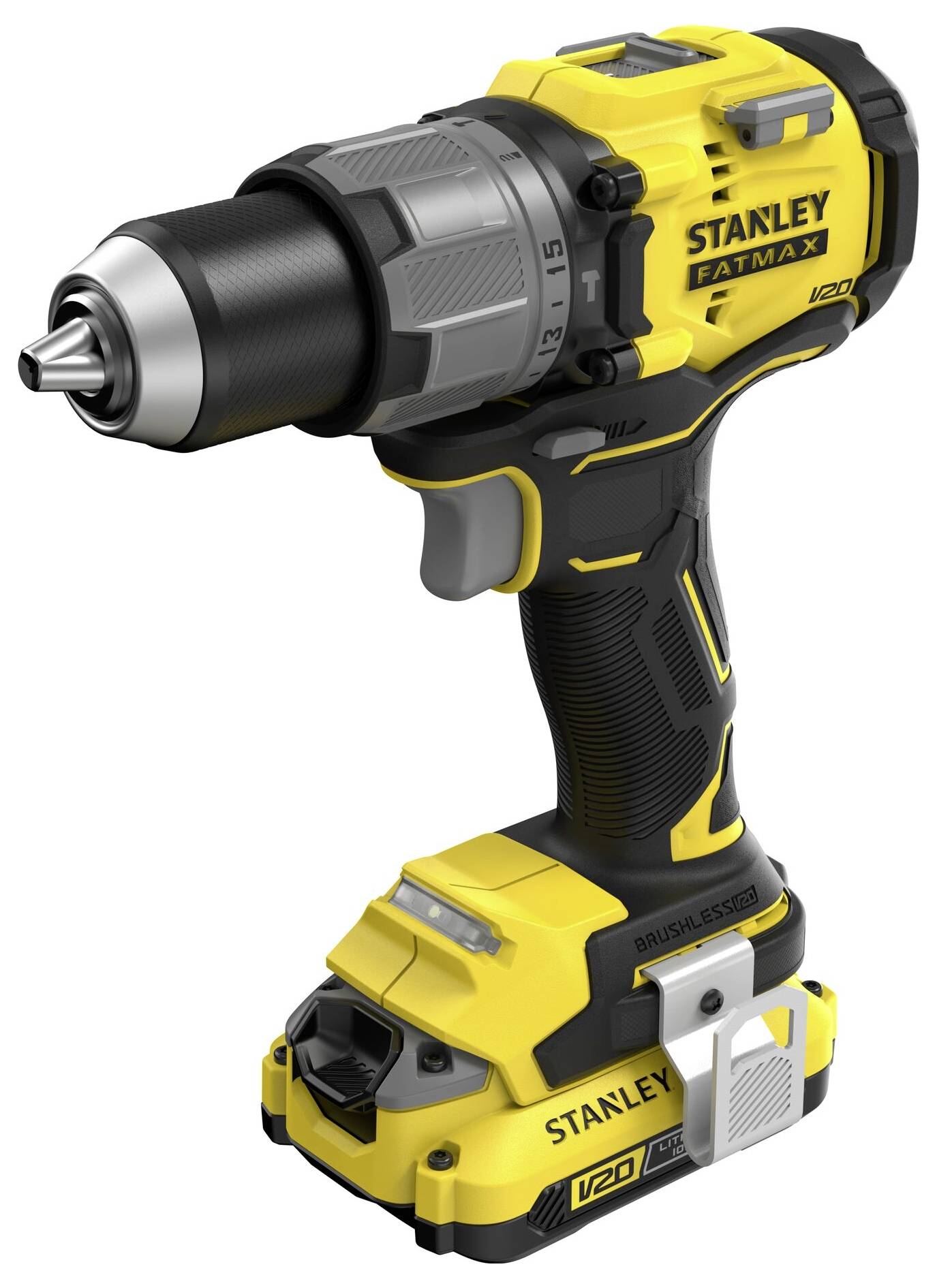 Ein Dual-Port-Batterieladegerät mit zwei Batterien oben darauf, im Vordergrund positioniert. Eine Person im Hintergrund arbeitet auf dem Boden.