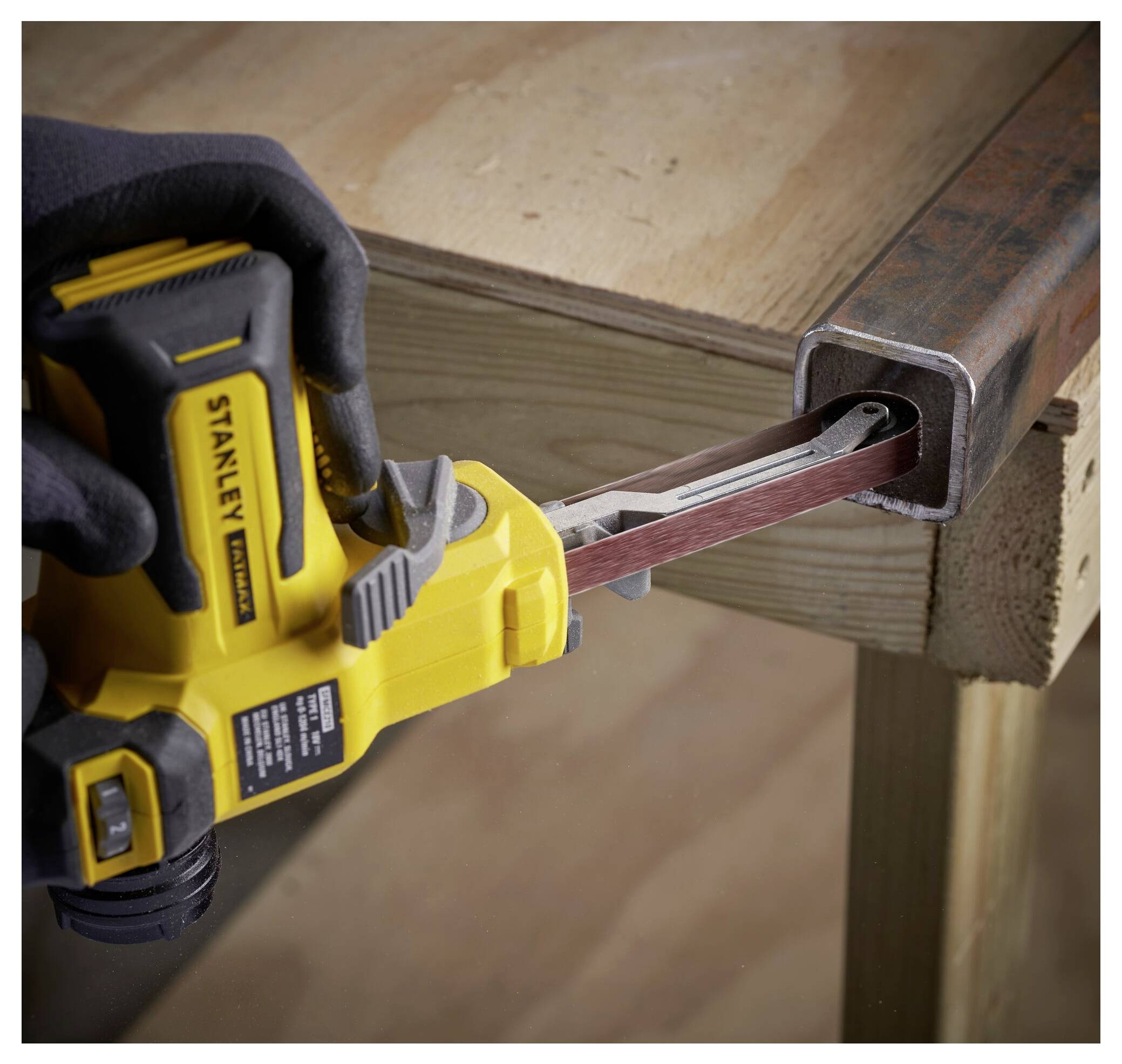 STANLEY V 20 SFMCE210B-XJ Akku-Bandschleifer ohne Akku, ohne Ladegerät 18V