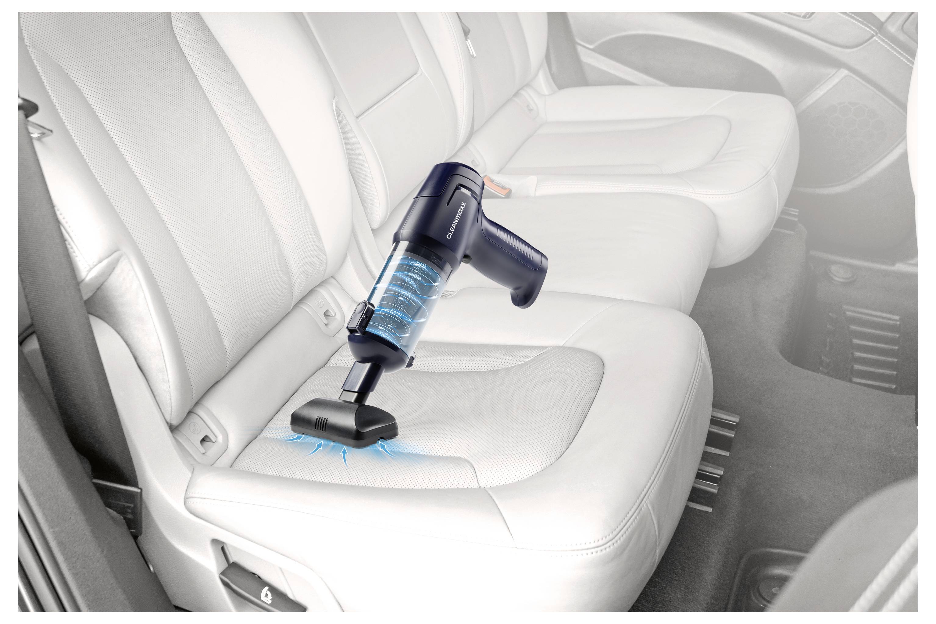 Ein tragbarer Staubsauger, der auf der Rückbank eines Autos verwendet wird, hebt sein kompaktes Design und seine Reinigungseffizienz in engen Räumen hervor.