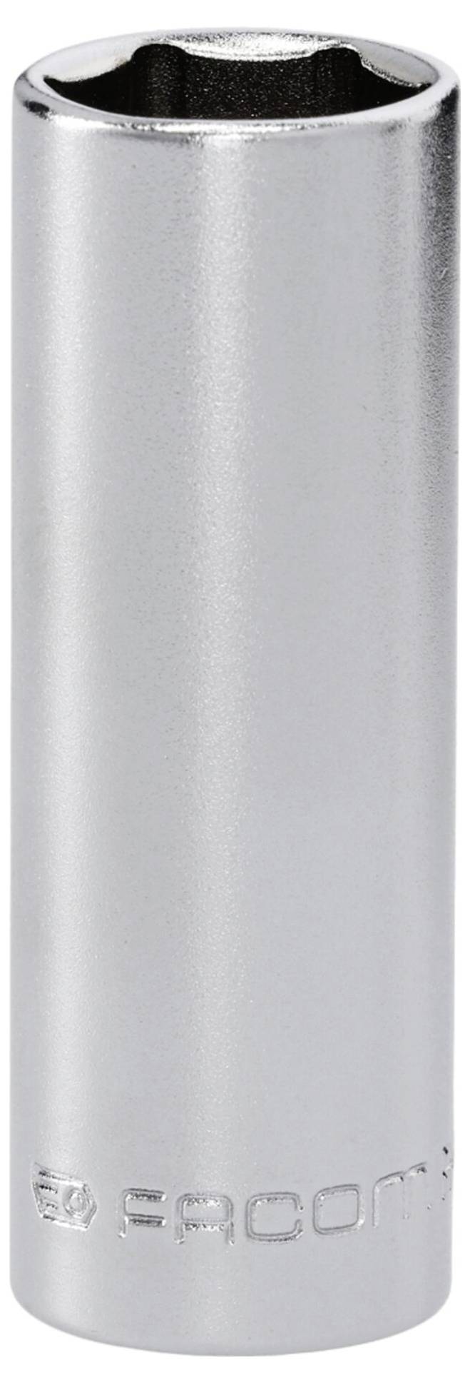 Ein glänzender Metallnusskopf mit zylindrischer Form, einem quadratischen Antriebsloch an einem Ende und geprägtem Text in der Nähe der Basis.