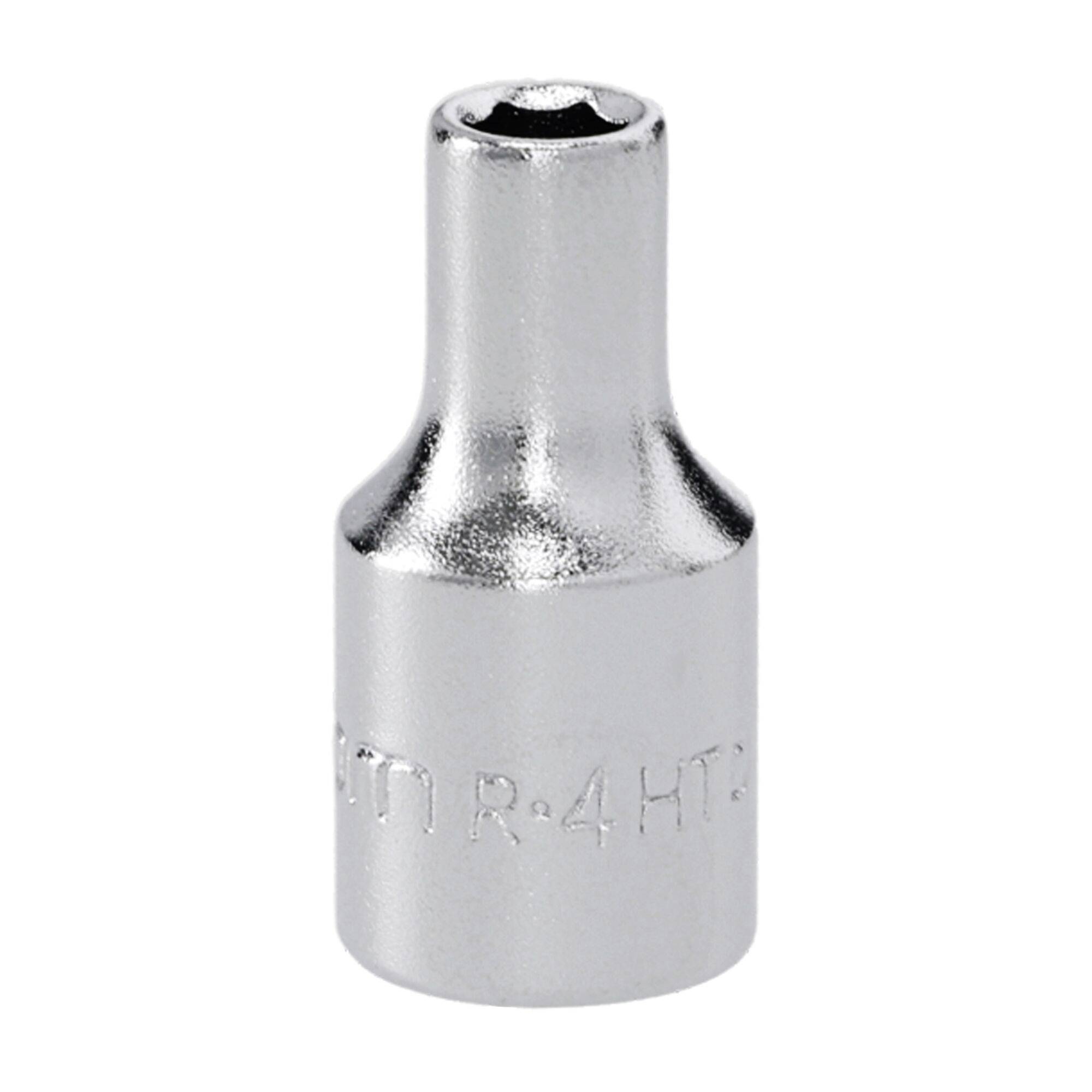 Ein Silberstahl-Steckschlüssel mit hohlem zylindrischem Körper und sechskantiger Öffnung an einem Ende, verwendet zum Anziehen oder Lösen von Befestigungselementen.