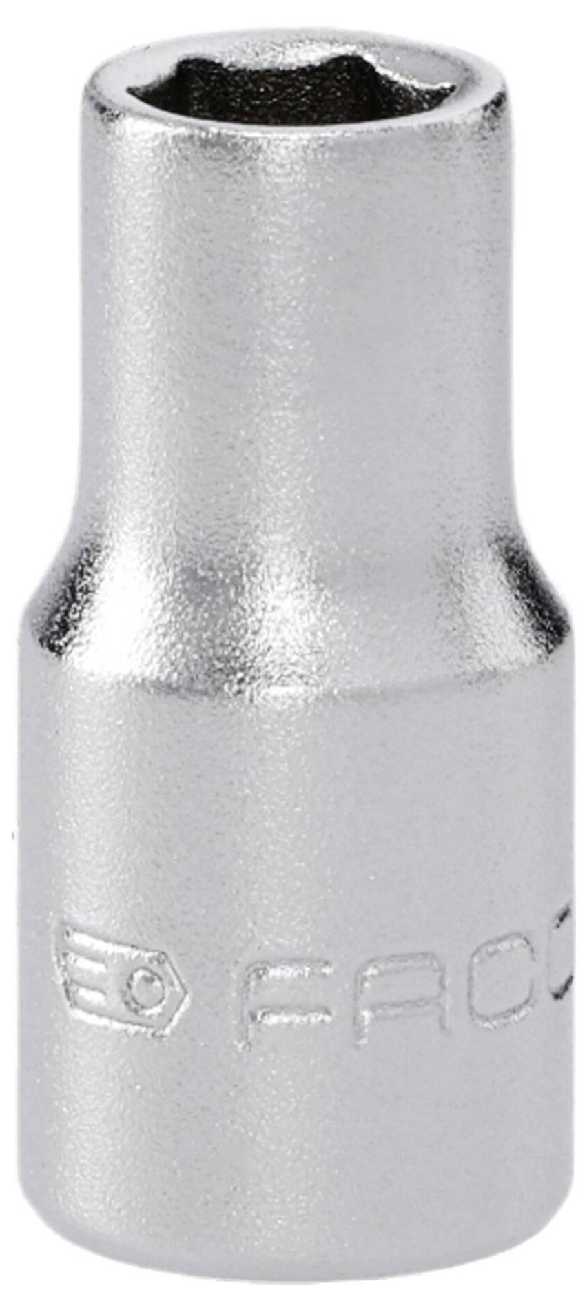 Eine glänzende metallische Steckschlüssel-Aufsatz mit sechseckiger Öffnung und eingravierten Markierungen zur Werkzeugidentifikation.