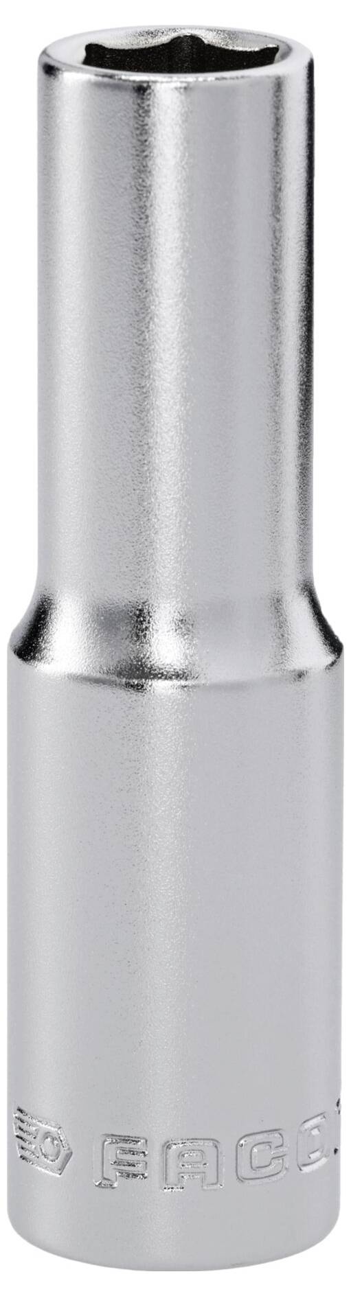 Ein glänzendes metallisches Steckschlüssel-Werkzeug mit sechseckiger Öffnung, das zum Anziehen oder Lockern von Muttern und Schrauben verwendet wird, mit geprägter Markenbezeichnung.
