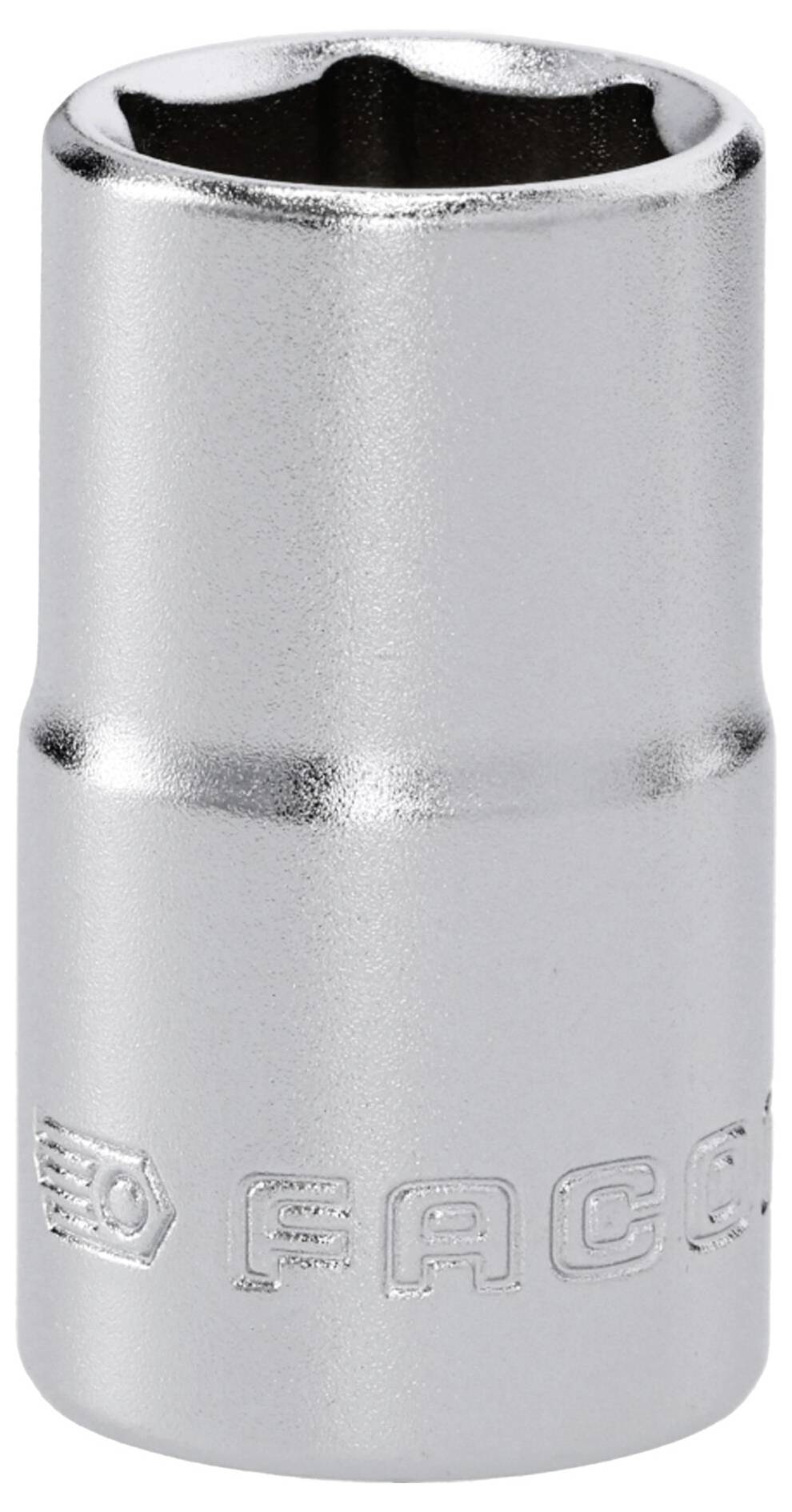 Ein metallisches Steckwerkzeug mit sechskantiger Öffnung, mit geätzten Buchstaben auf seiner Seite gekennzeichnet, zum Anziehen oder Lockern von Bolzen verwendet.