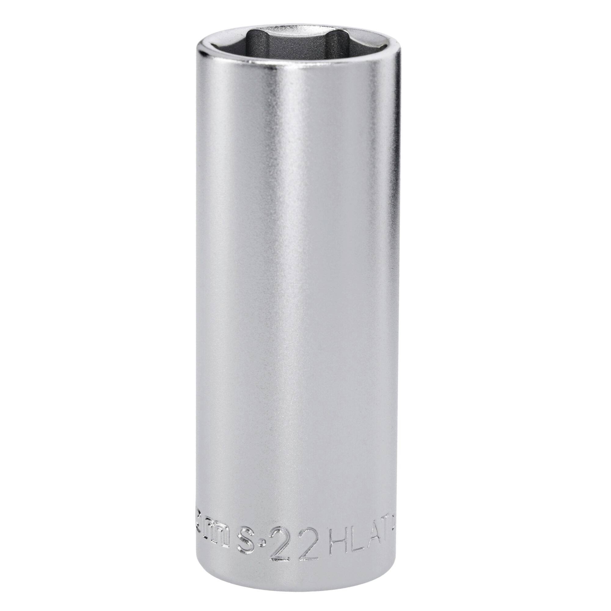 Ein silberner metallischer Steckschlüssel-Aufsatz, zylinderförmig mit sechseckiger Öffnung und eingravierter Größenmarkierung „22