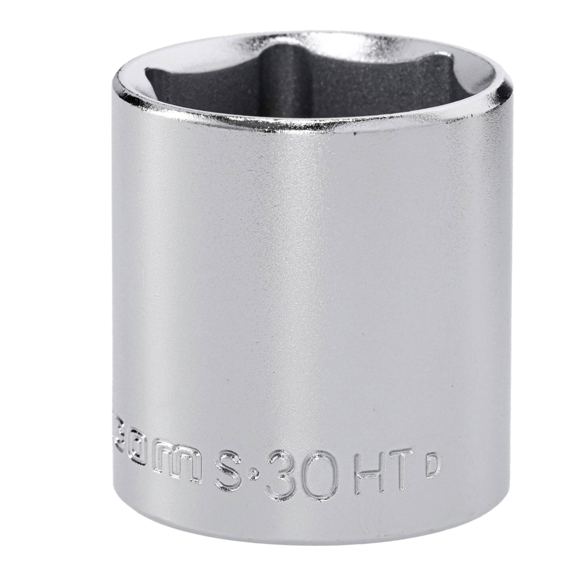 Ein glänzendes, metallisches Steckschlüssel-Werkzeug mit einer sechseckigen Öffnung wird gezeigt, das üblicherweise zum Anziehen oder Lösen von Muttern und Schraubenbolzen verwendet wird.