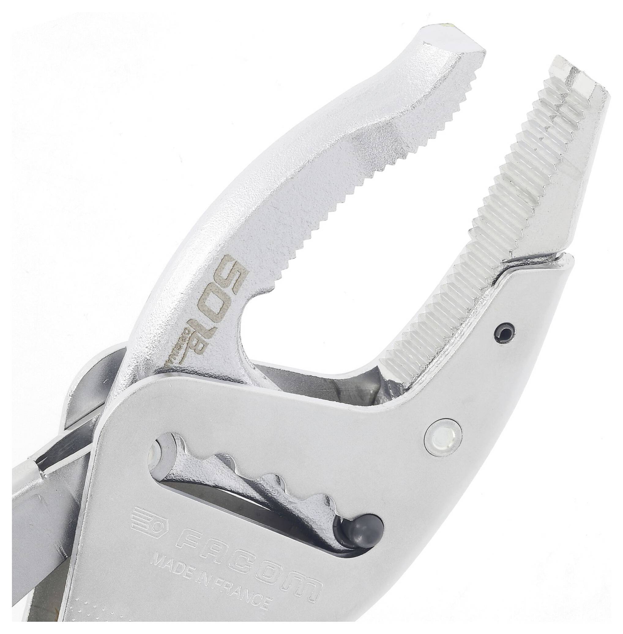 Nahaufnahme eines metallischen verstellbaren Schraubenschlüssels mit gezahnten Backen, auf dessen Griff die Modellnummer „90