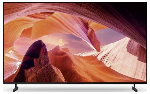 Flachbildfernseher zeigt eine farbenfrohe Canyonlandschaft mit roten Felsformationen und einem rosa-orangefarbenen Himmel