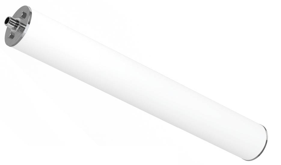 Ein langer, weißer zylindrischer Filter mit einer Metallkappe an einem Ende, der zu Filtrationszwecken verwendet wird.