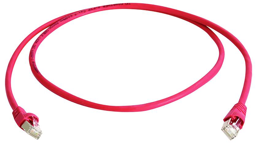 Rotes Ethernet-Patchkabel mit RJ45-Steckern an beiden Enden, aufgerollt auf weißem Hintergrund.