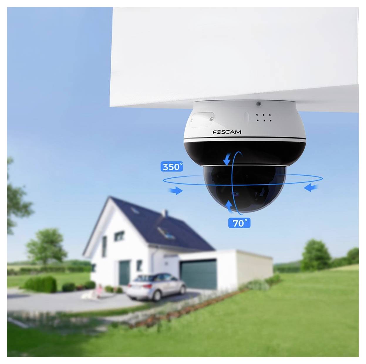Eine Sicherheitskamera ist unter einem Dach montiert und kann sich horizontal um 350 Grad drehen und vertikal um 70 Grad neigen. Ein Haus befindet sich im Hintergrund.