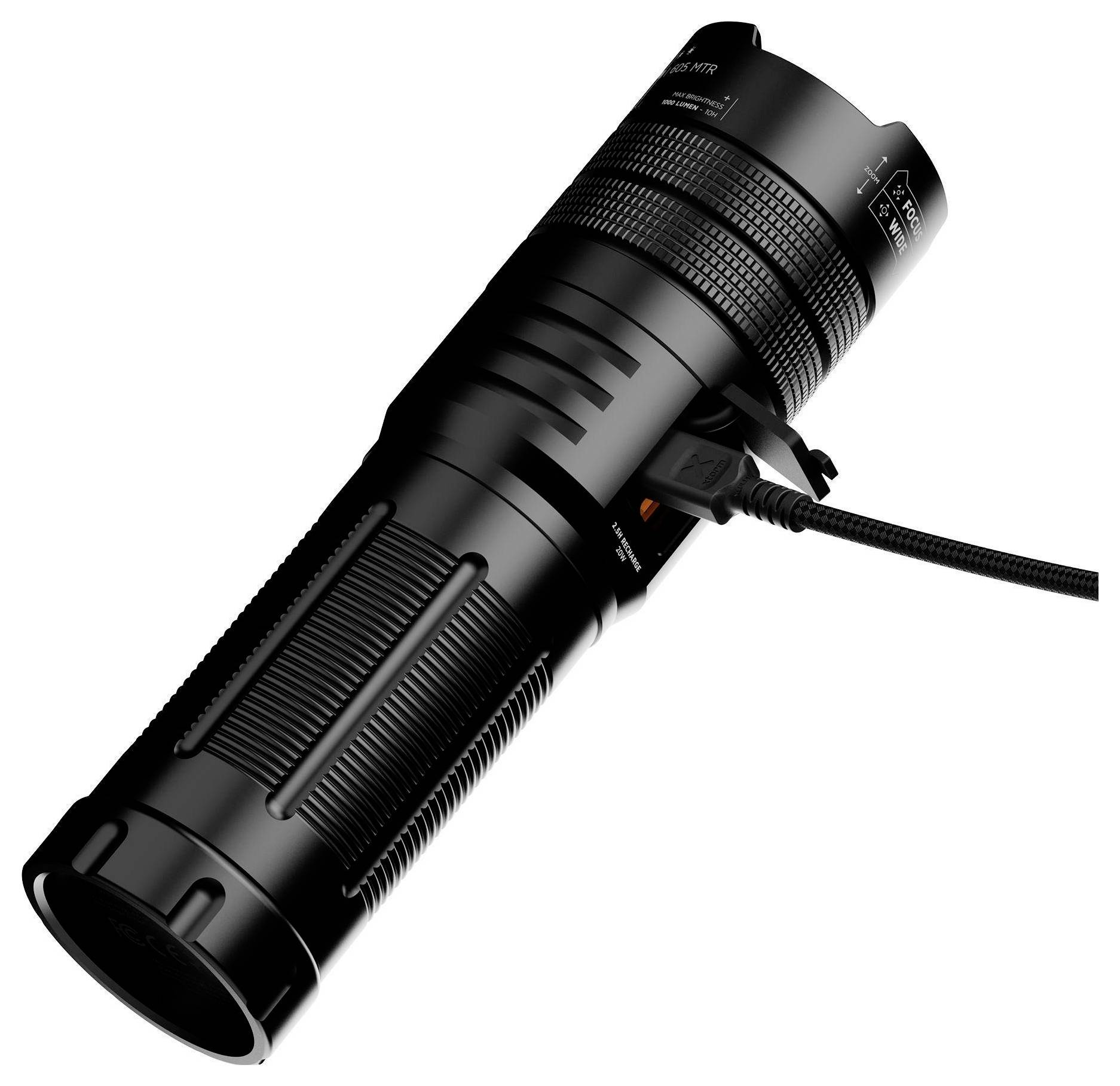 Eine schwarze, zylindrische Taschenlampe mit geripptem Griff und angekoppeltem Kabel, diagonal positioniert, wobei ihr Design und ihre Merkmale hervorgehoben werden.