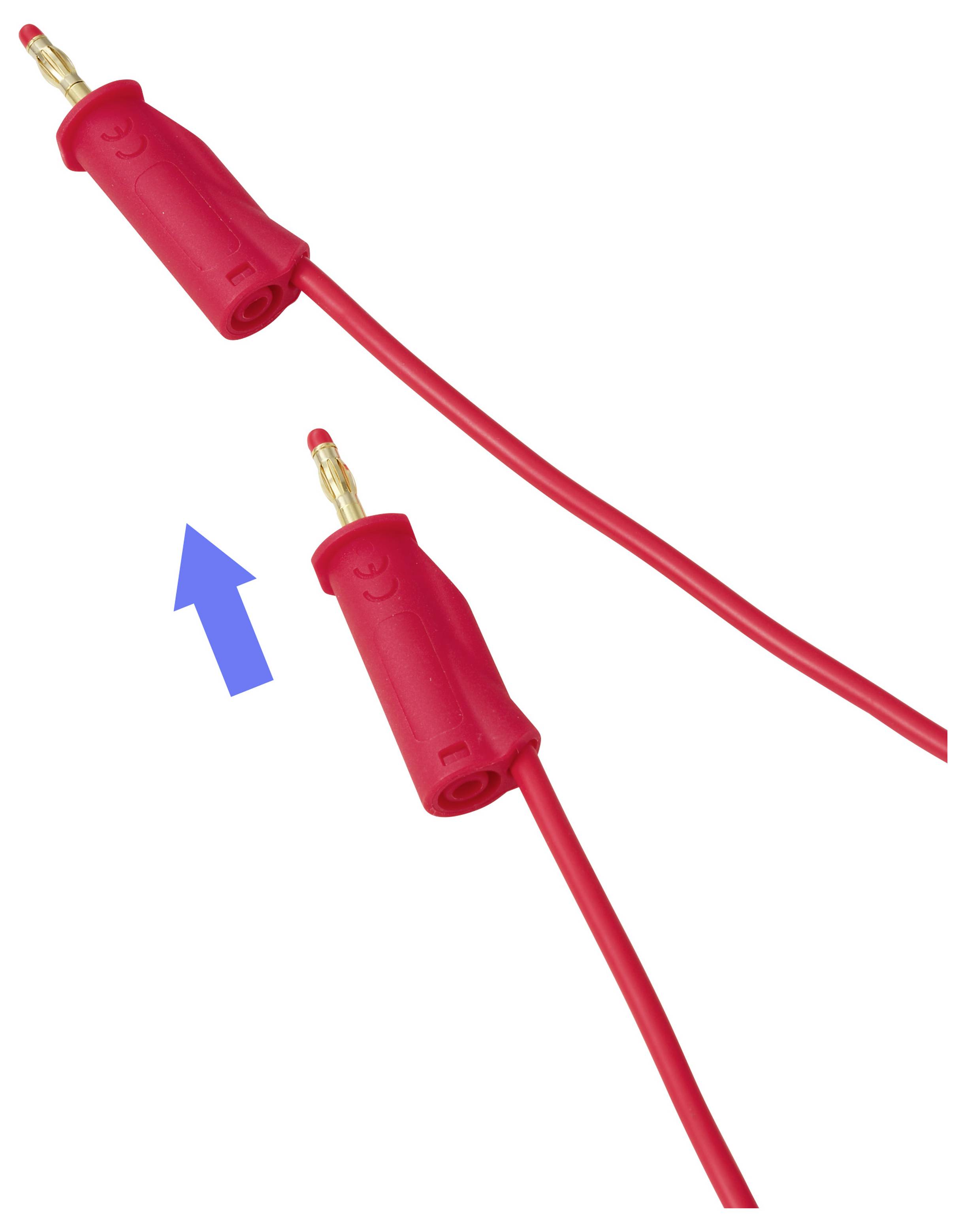Rote Elektro-Prüfleitungen mit Bananensteckern, wobei einer die Einsteckverbindungsrichtung zeigt, die durch einen blauen Pfeil angezeigt wird.