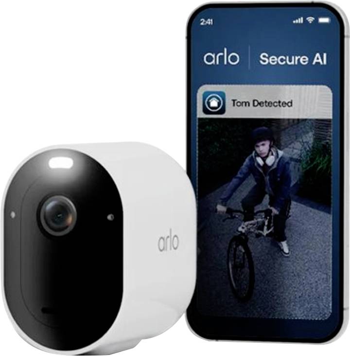 Arlo-Überwachungskamera neben einem Smartphone mit der Secure AI-App und einer „Tom erkannt