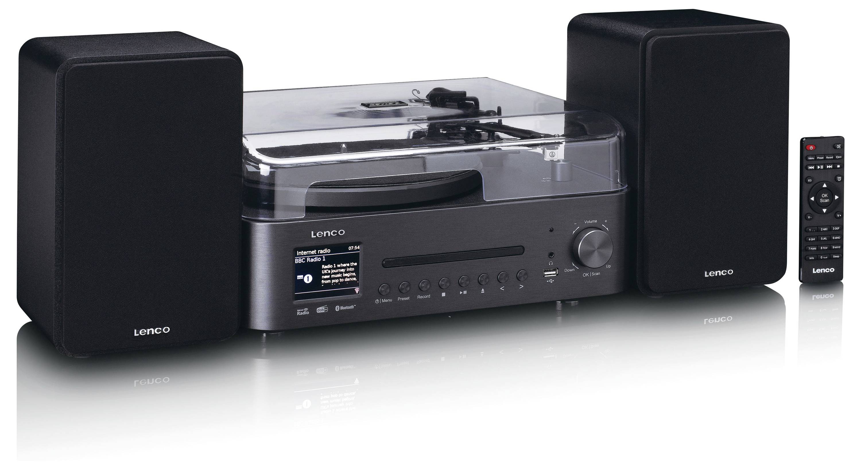 Ein schwarzes Stereosystem mit Plattenspieler, zwei Lautsprechern und einer Fernbedienung. Das Display zeigt „Vinyl Music