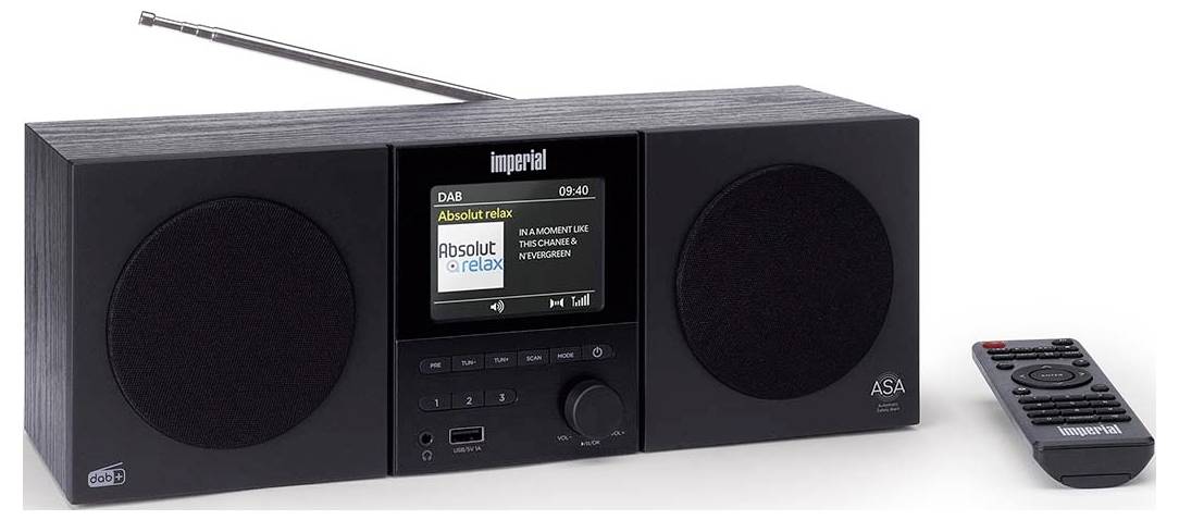 Ein schwarzes digitales Radio mit zwei Lautsprechern, einer Antenne, einem Display mit der Anzeige „Absolut relax