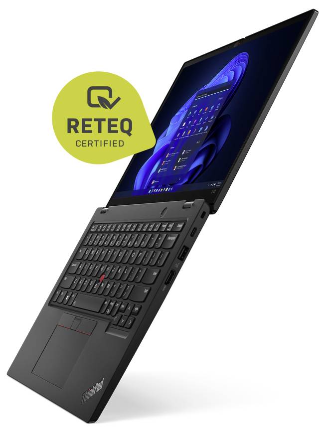 Ein schwarzer Laptop mit sichtbarer Tastatur und Bildschirm, auf dem die Windows-Oberfläche angezeigt wird, zusammen mit einem „RETEQ Certified