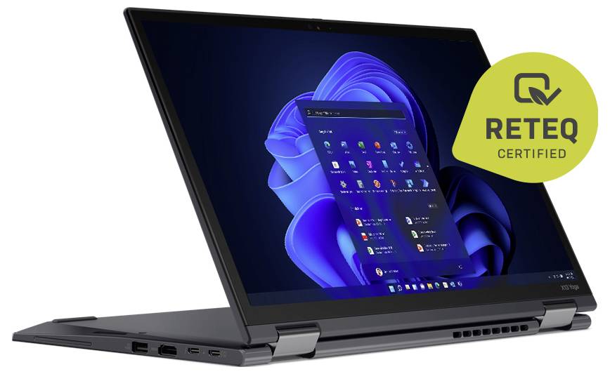 Ein Laptop, auf dessen Bildschirm das Windows 11-Startmenü angezeigt wird, mit einem grünen 