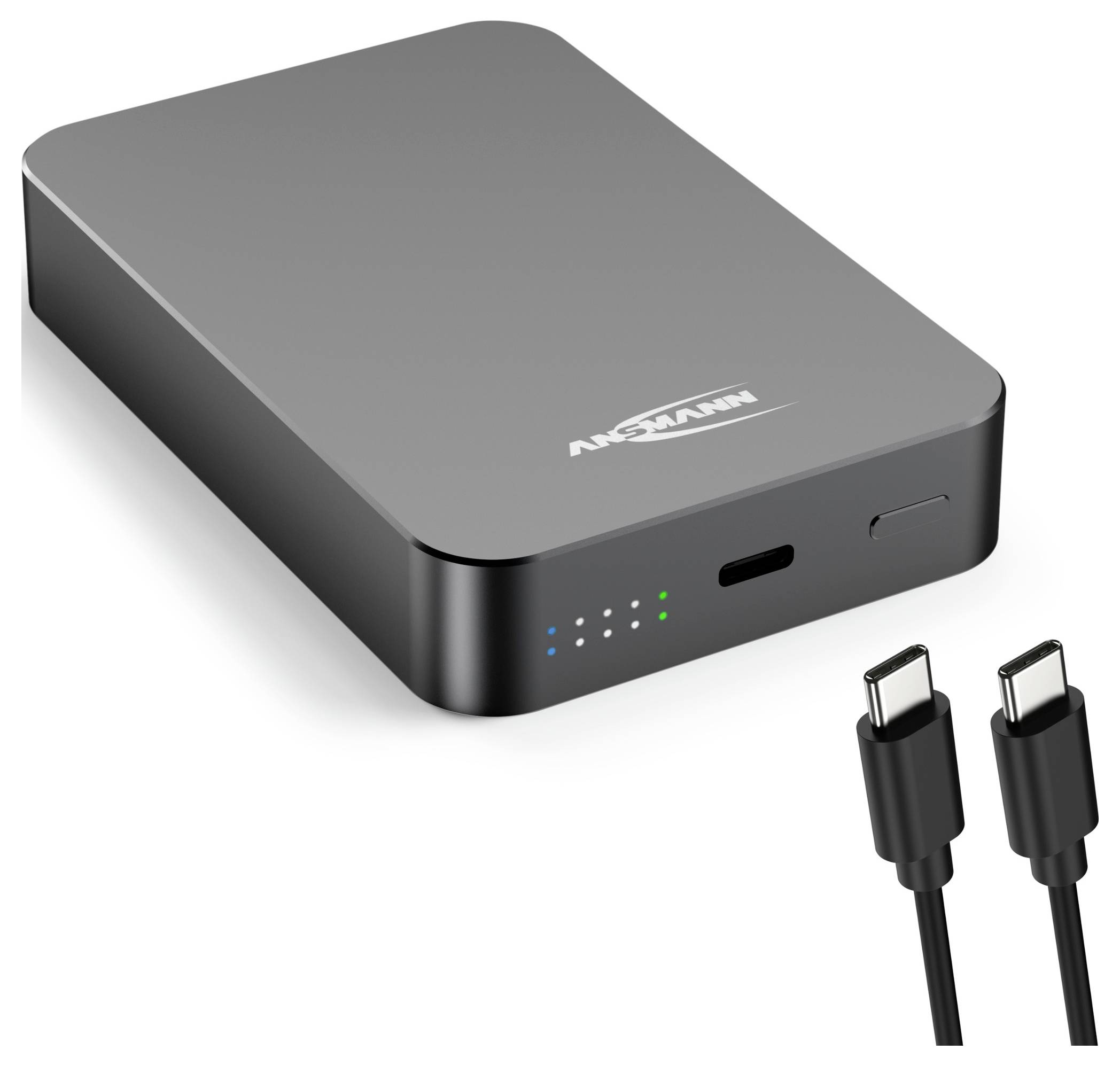Tragbare externe Powerbank mit integrierten USB-C- und USB-A-Anschlüssen, LED-Ladeindikatoren und zwei USB-C-Kabeln daneben abgebildet.