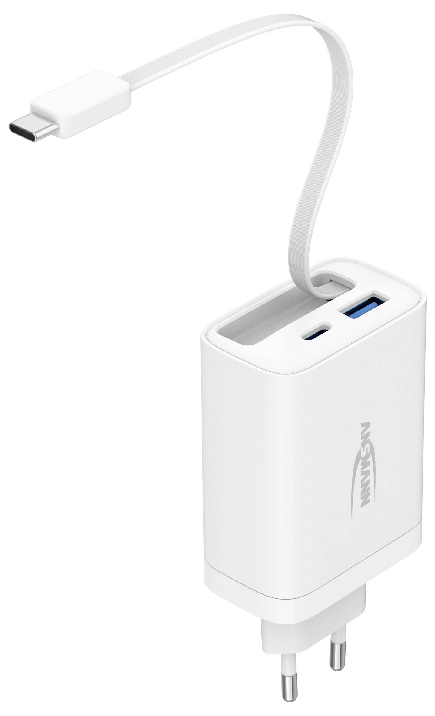 Weißes USB-C-Wandladegerät mit angeschlossenem Kabel, das einen USB-C-Stecker und zwei Anschlüsse oben zeigt, einschließlich eines blauen USB-A-Anschlusses.