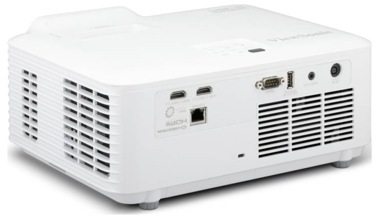 Ein weißer Projektor mit mehreren Anschlüssen an der Seite, einschließlich HDMI, USB und VGA, entwickelt für Multimedia-Präsentationen.