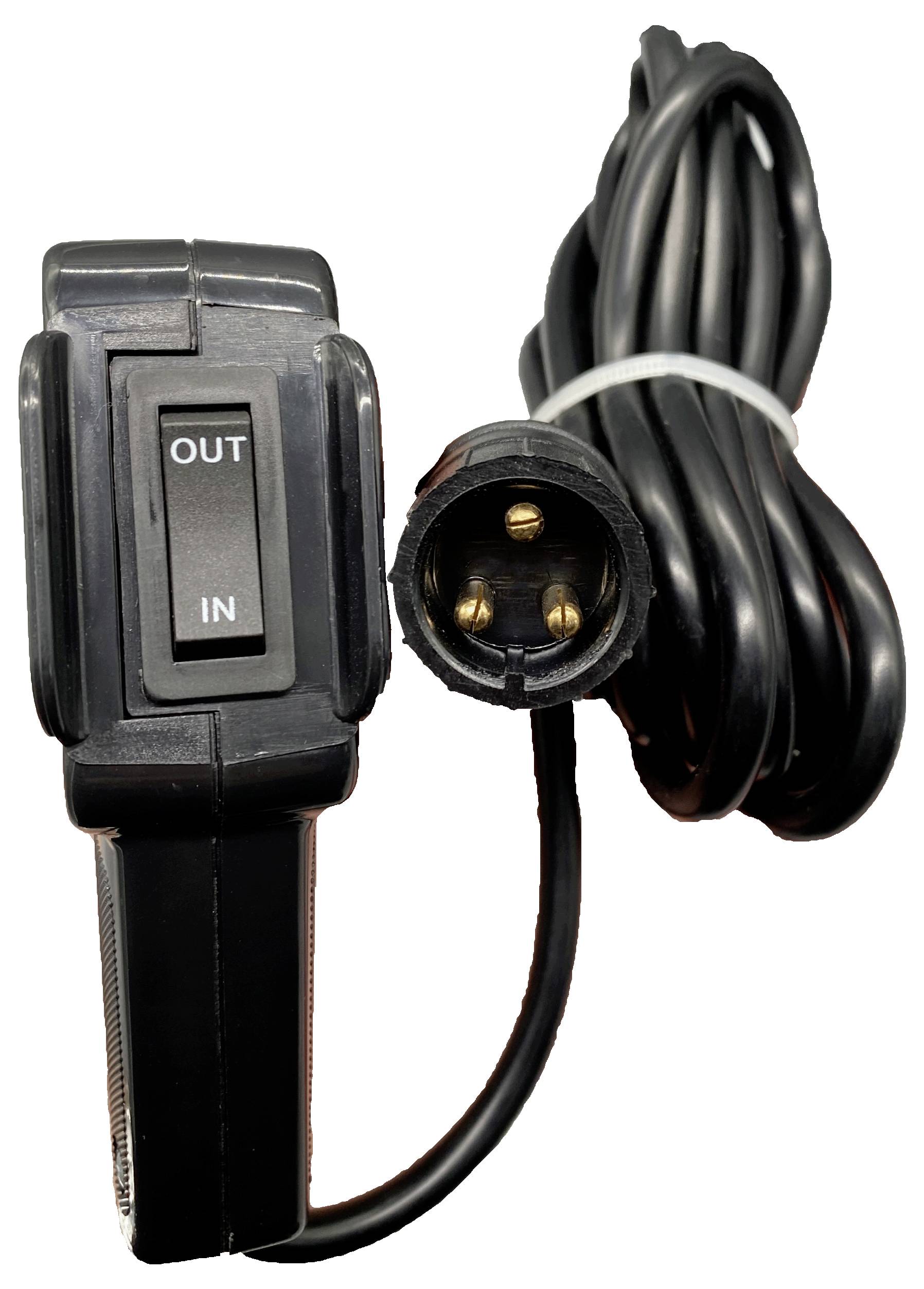 Schwarzer drahtgebundener Schalter mit den Beschriftungen 