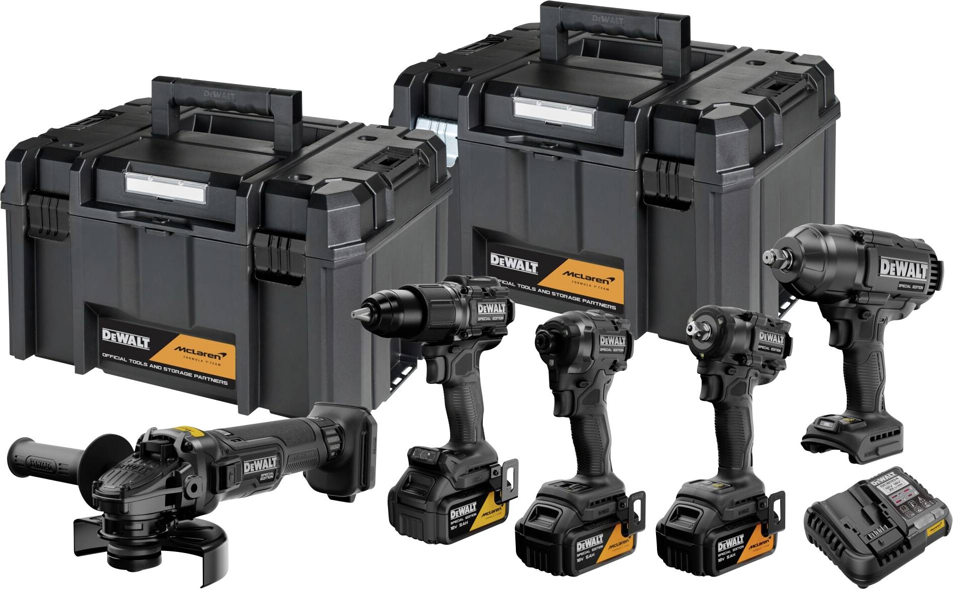Fünf DeWalt Akkugeräte und Zubehör mit zwei schwarzen Aufbewahrungskoffern auf weißem Hintergrund.
