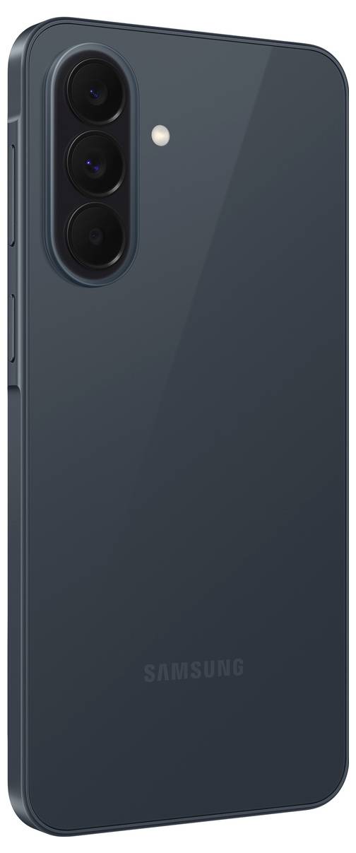 Rückansicht eines dunkelgrauen Samsung-Smartphones mit dreifacher Hintergrundkamera in einem vertikalen Modul und einem kleinen Blitz.