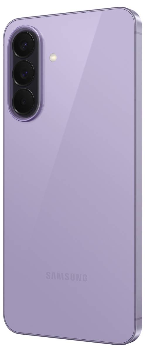 Rückseite eines lavanderfarbenen Samsung-Smartphones mit einer dreifachen Rückkamera in einem vertikalen Modul und einem LED-Blitz.