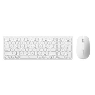 Weiße kabellose Tastatur und Maus auf weißem Hintergrund.
