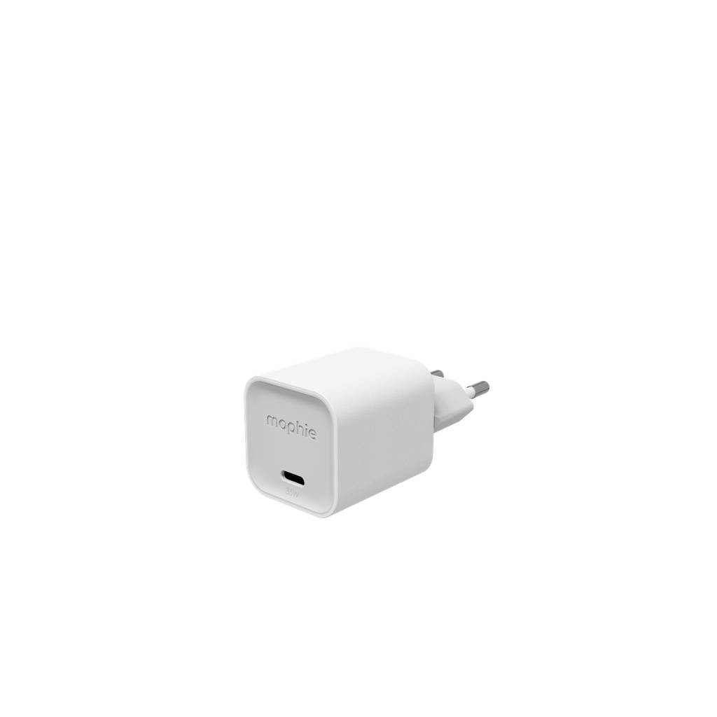 Weißes Mophie-Wandladegerät mit einzelnem USB-C-Anschluss und europäischem Zweipolstecker auf neutralem Hintergrund