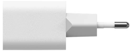 Unteransicht eines geschlossenen schwarzen Laptops mit Kühlungsschlitzen, Schrauben, Gummifüßen und einer zentralen Scharnierleiste.