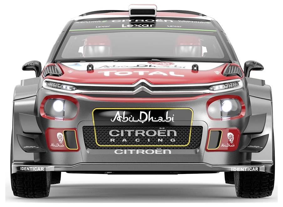 Frontansicht eines Citroën-Rallyautos mit Abu Dhabi und Total Branding, Scheinwerfer eingeschaltet, zentriert auf weißem Hintergrund.