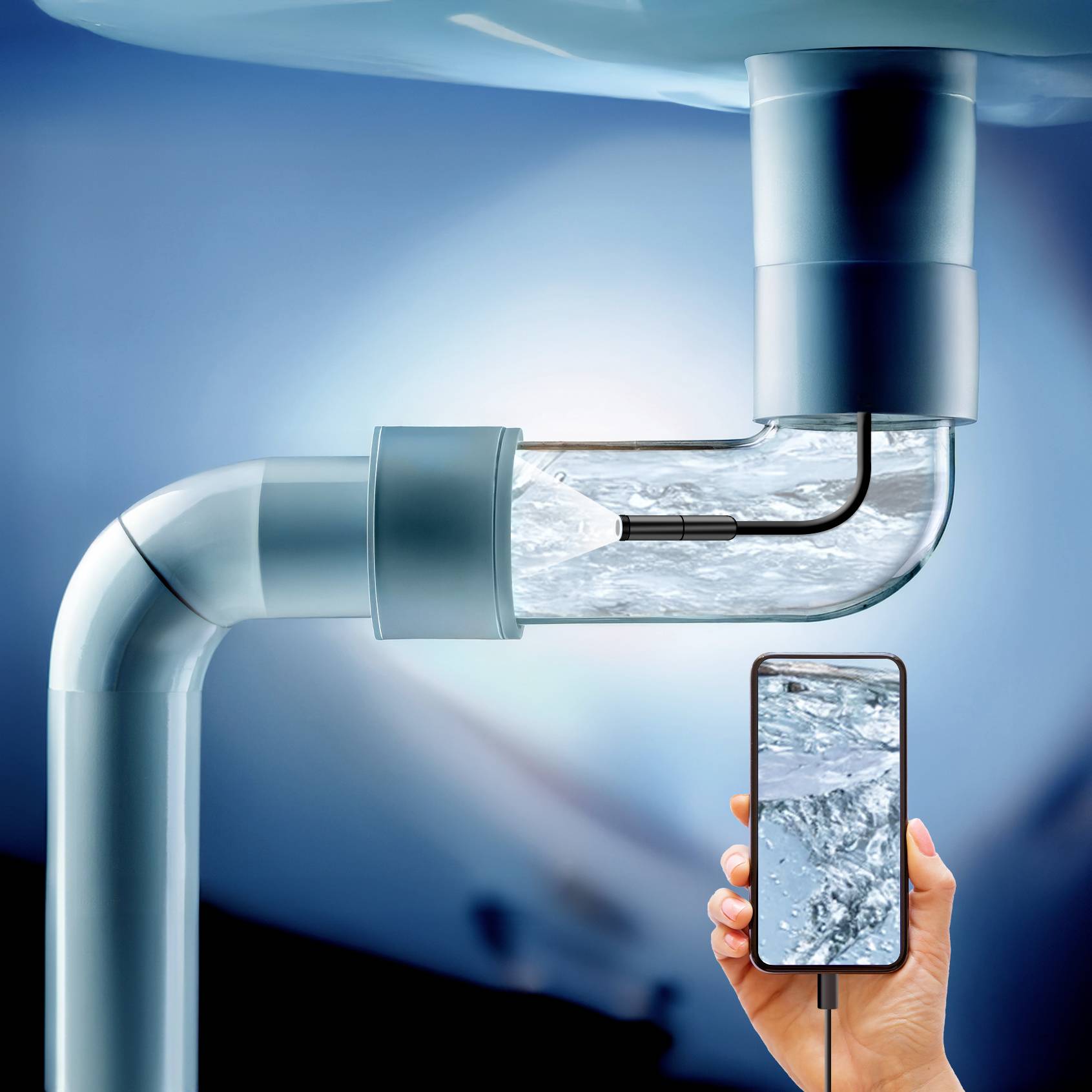 Hand hält ein Smartphone, das durch ein Rohr verbunden ist und fließendes Wasser zeigt, was mobile Wasserwertüberwachung oder Versorgungssteuerung veranschaulicht.