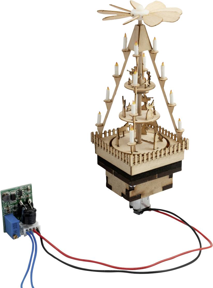 Kleines motorisiertes Holz-Karussellmodell mit kerzenlichtähnlichen Leuchten, gezeigt mit angeschlossenem Schaltkreis und Drähten.