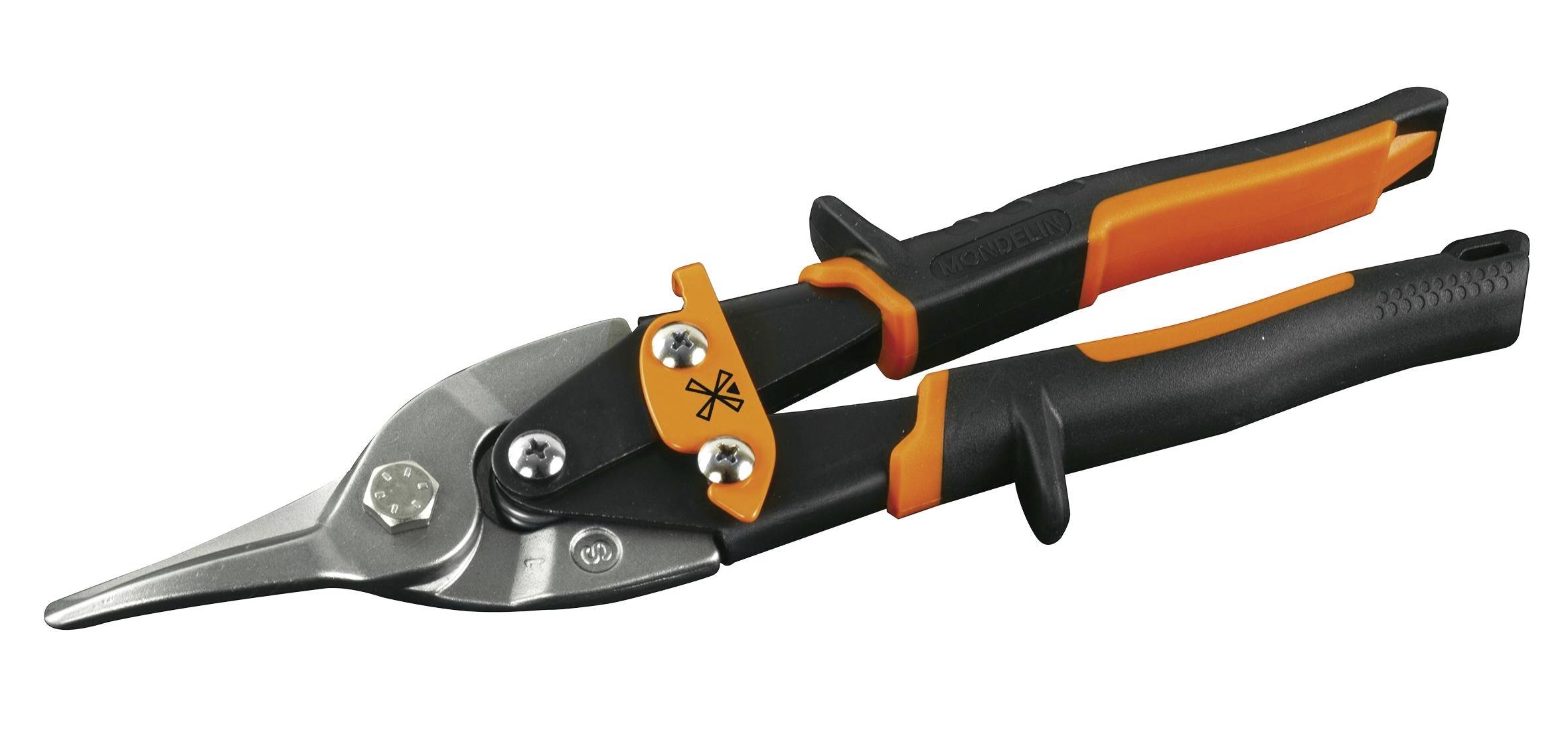 Nahaufnahme von orangefarbenen und schwarzen Metallscheren oder Flugzeugscheren, dargestellt auf weißem Hintergrund.