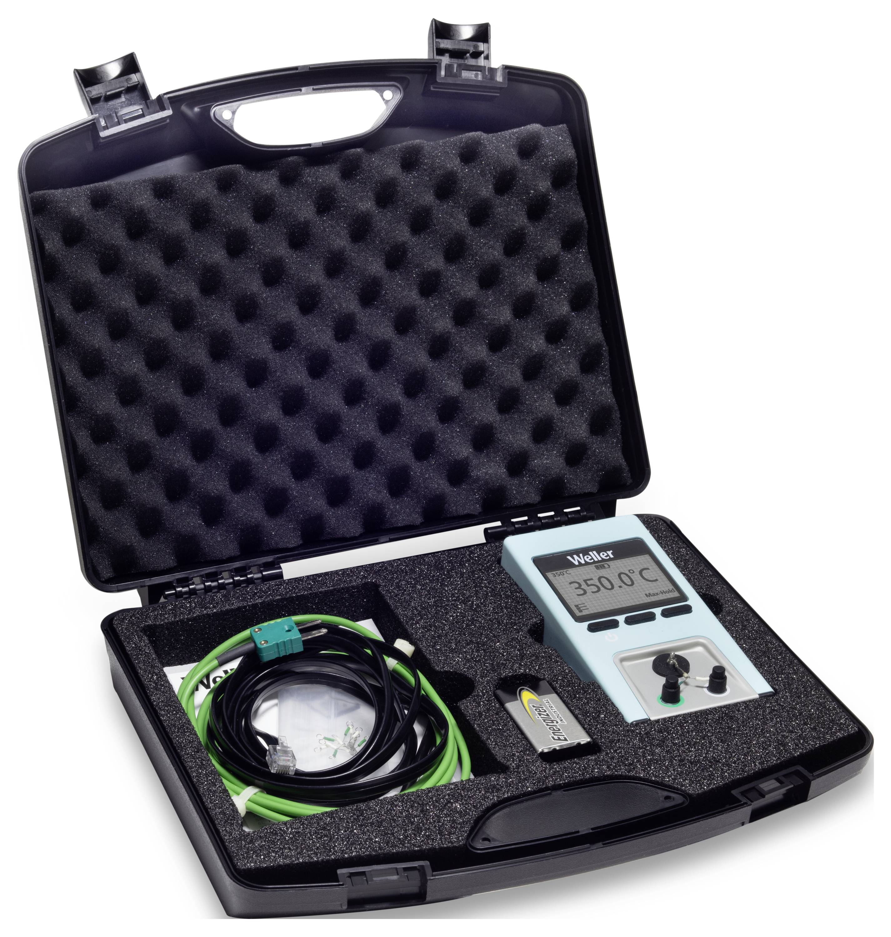 Offener schwarzer Transportkoffer mit Schaumstoffeinlage, der ein tragbares digitales Messgerät, ein aufgewickeltes Kabel und Sondenaufsätze hält.