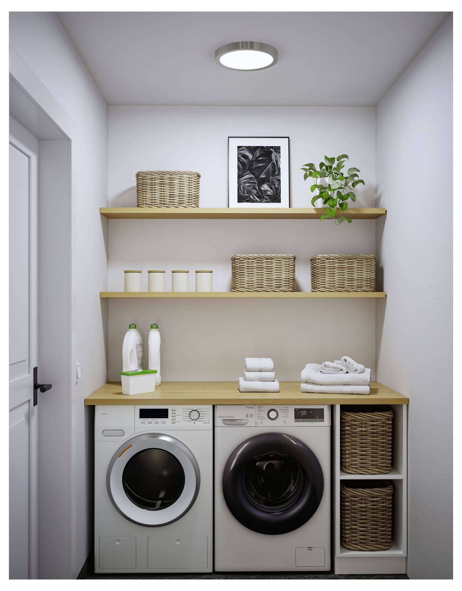 Kompaktes Waschzimmer mit Waschmaschine und Trockner unter einer Holzarbeitsplatte, offene Regale mit Körben, Pflanzen, Handtüchern und Waschmittel.